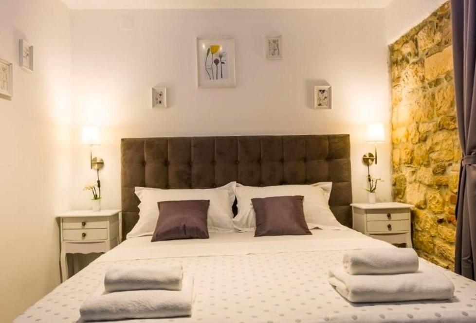 XIV Century Rooms Kaštela Eksteriør bilde